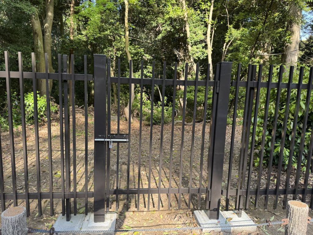 侵入防止策　施工後の門扉