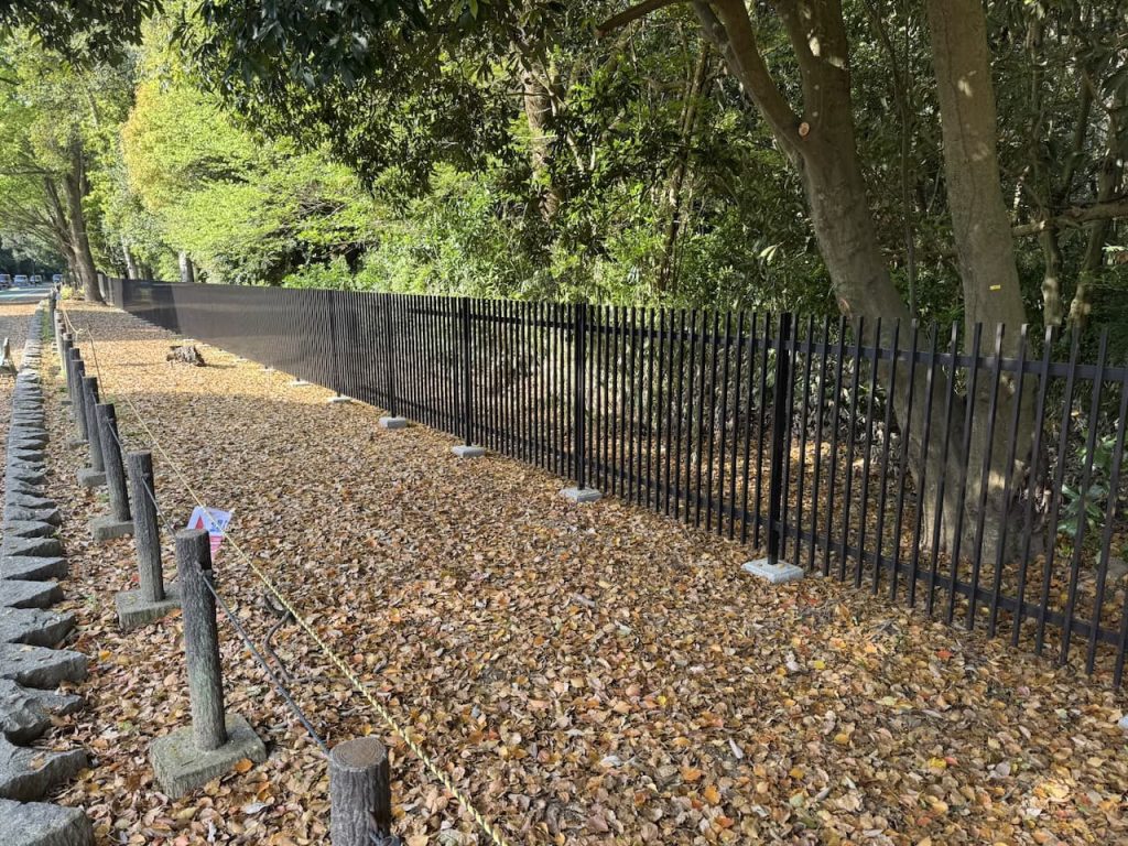 侵入防止策　施工後の外苑①