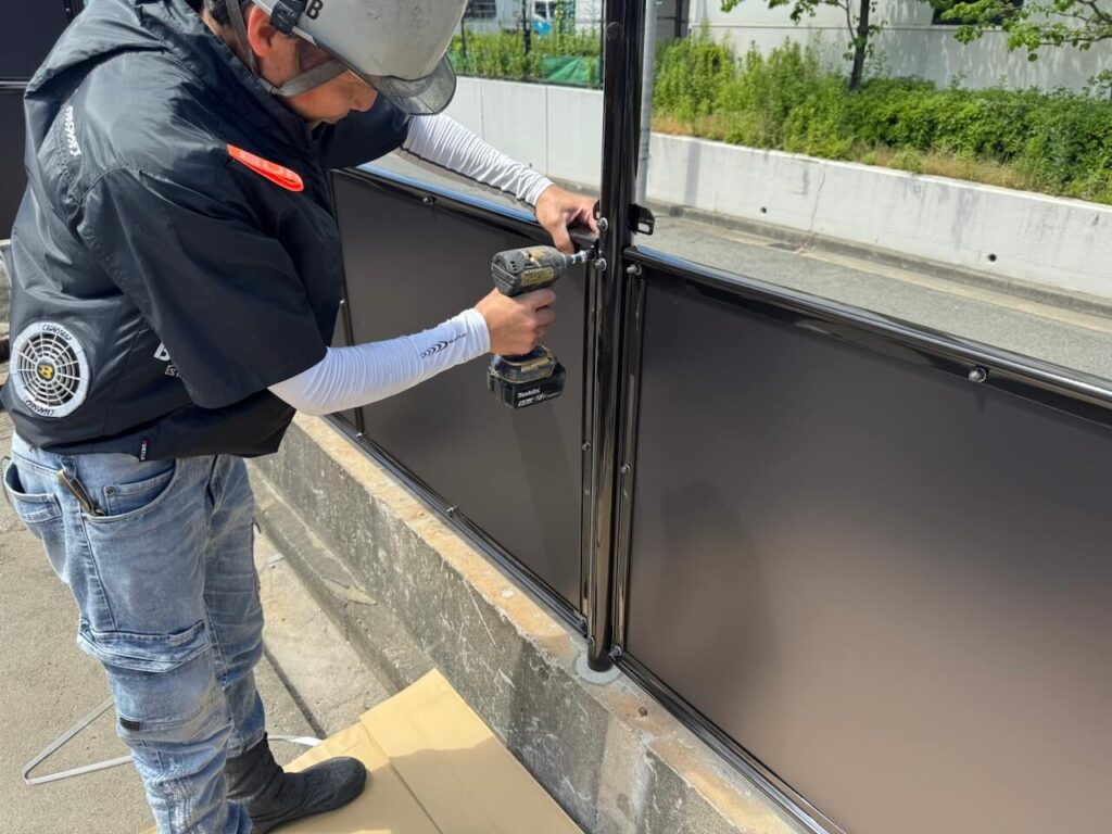 目隠しパネルの取り付け①