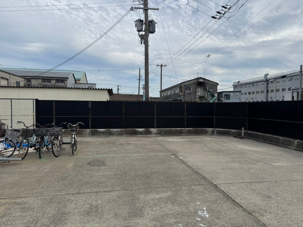 目隠しフェンス施工完了（敷地側①）