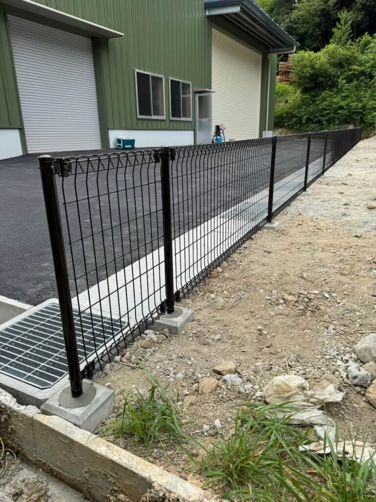 メッシュフェンスの仕切り