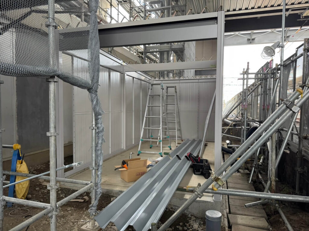 側面パネルの施工