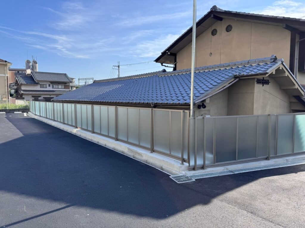 駐車場のアルミフェンス③