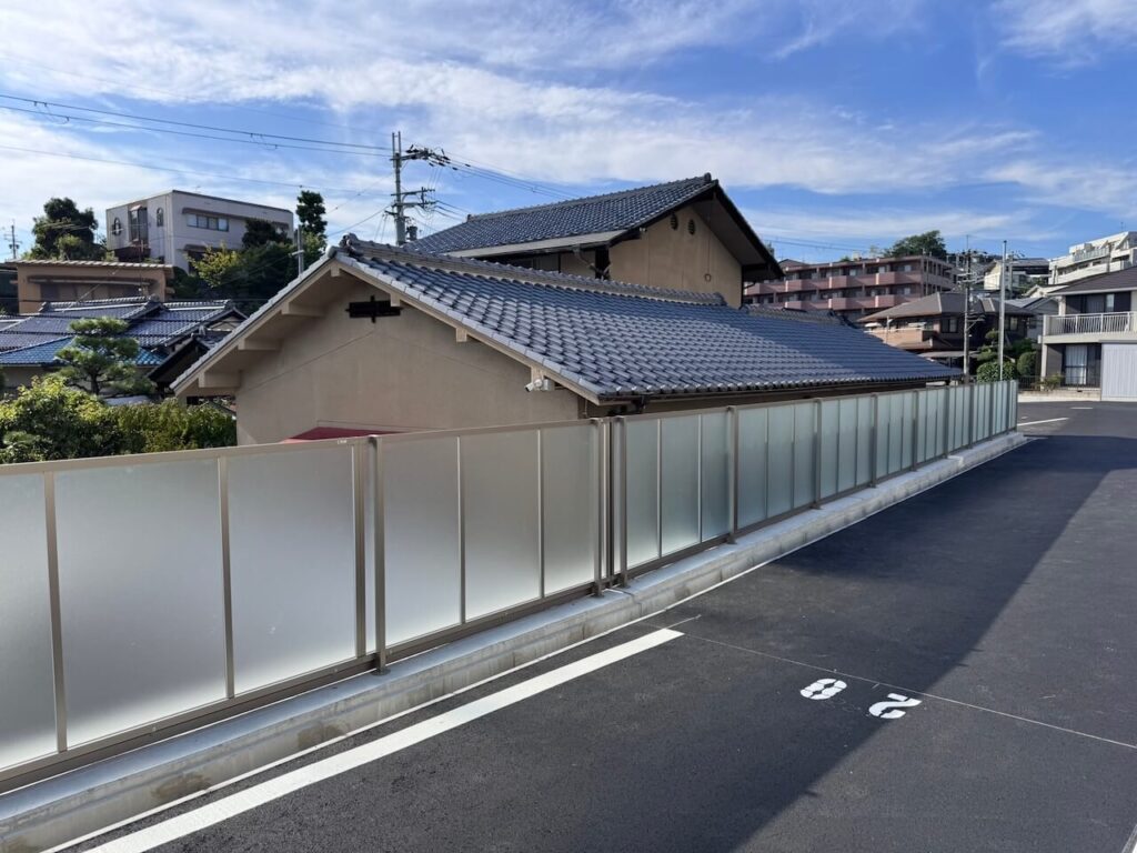 駐車場のアルミフェンス②