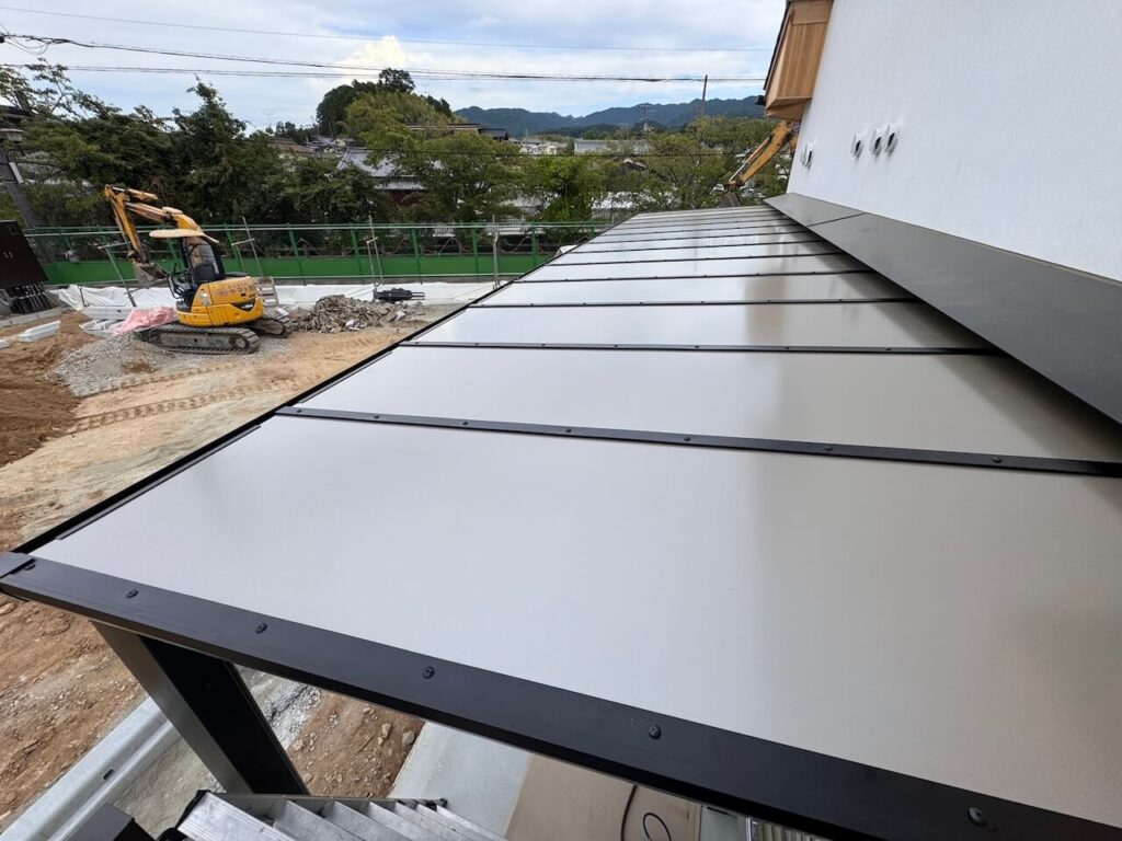 屋根（アルミ複合材）