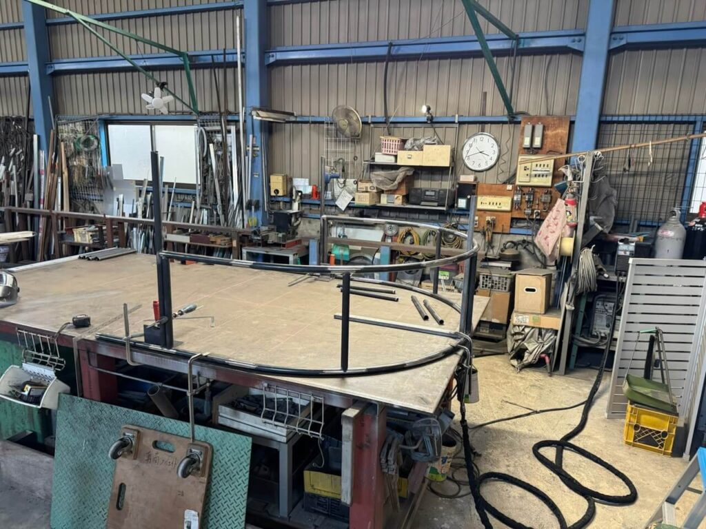 薔薇アーチの製作中①