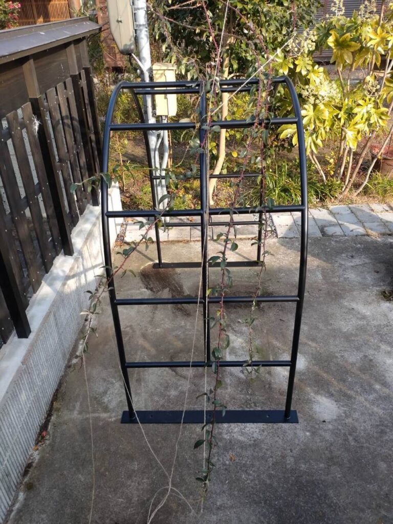 薔薇アーチの設置③