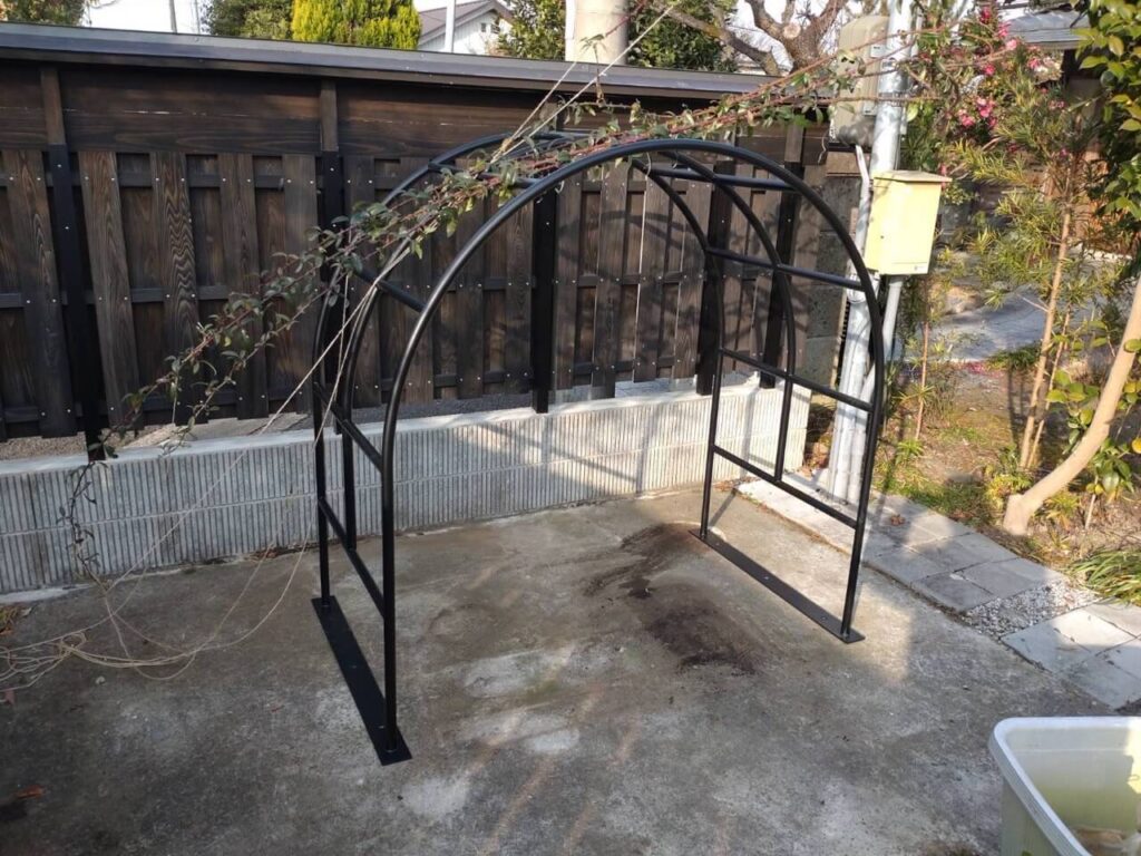 薔薇アーチの設置②