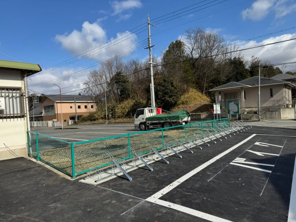 サイクルスタンドのネットフェンスの完成①