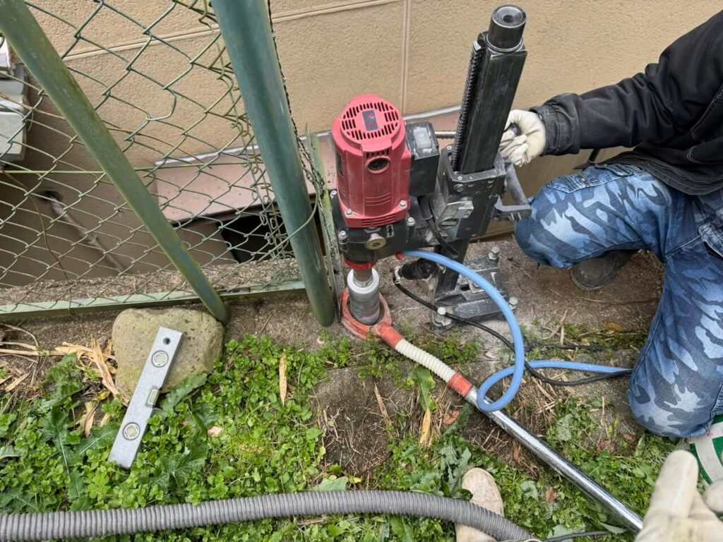 施工中(コア削孔)