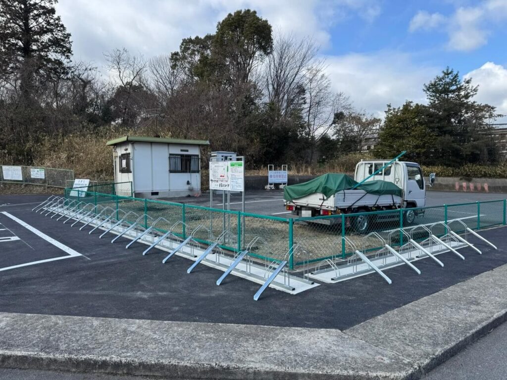 サイクルスタンドのネットフェンスの完成②